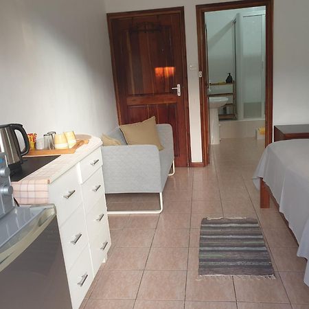 La Maison Hibiscus Self Catering Accommodation 보발롱 외부 사진