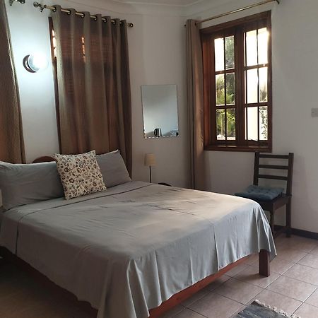 La Maison Hibiscus Self Catering Accommodation 보발롱 외부 사진