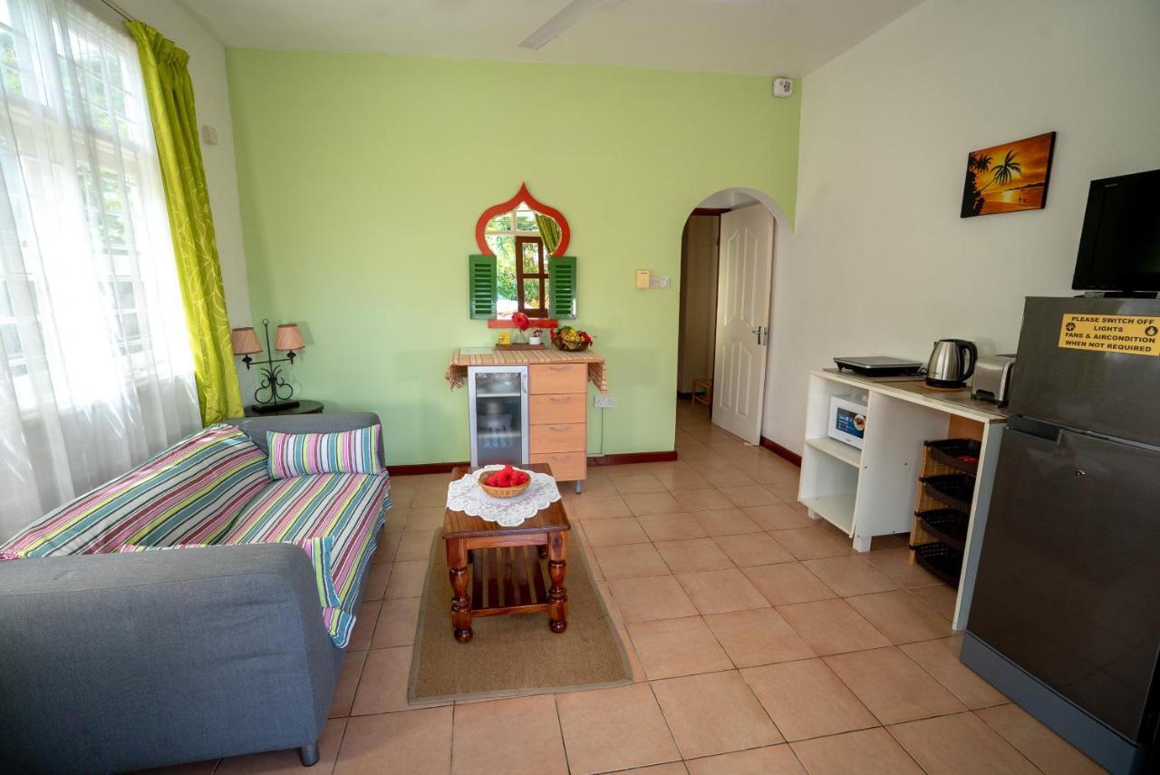 La Maison Hibiscus Self Catering Accommodation 보발롱 외부 사진