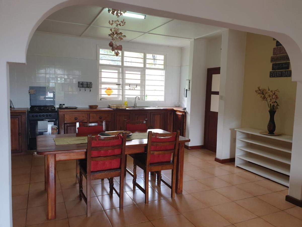 La Maison Hibiscus Self Catering Accommodation 보발롱 외부 사진