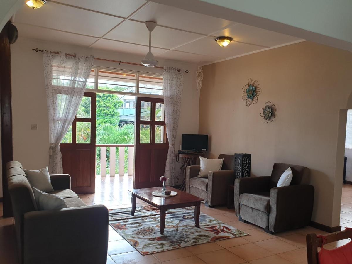 La Maison Hibiscus Self Catering Accommodation 보발롱 외부 사진